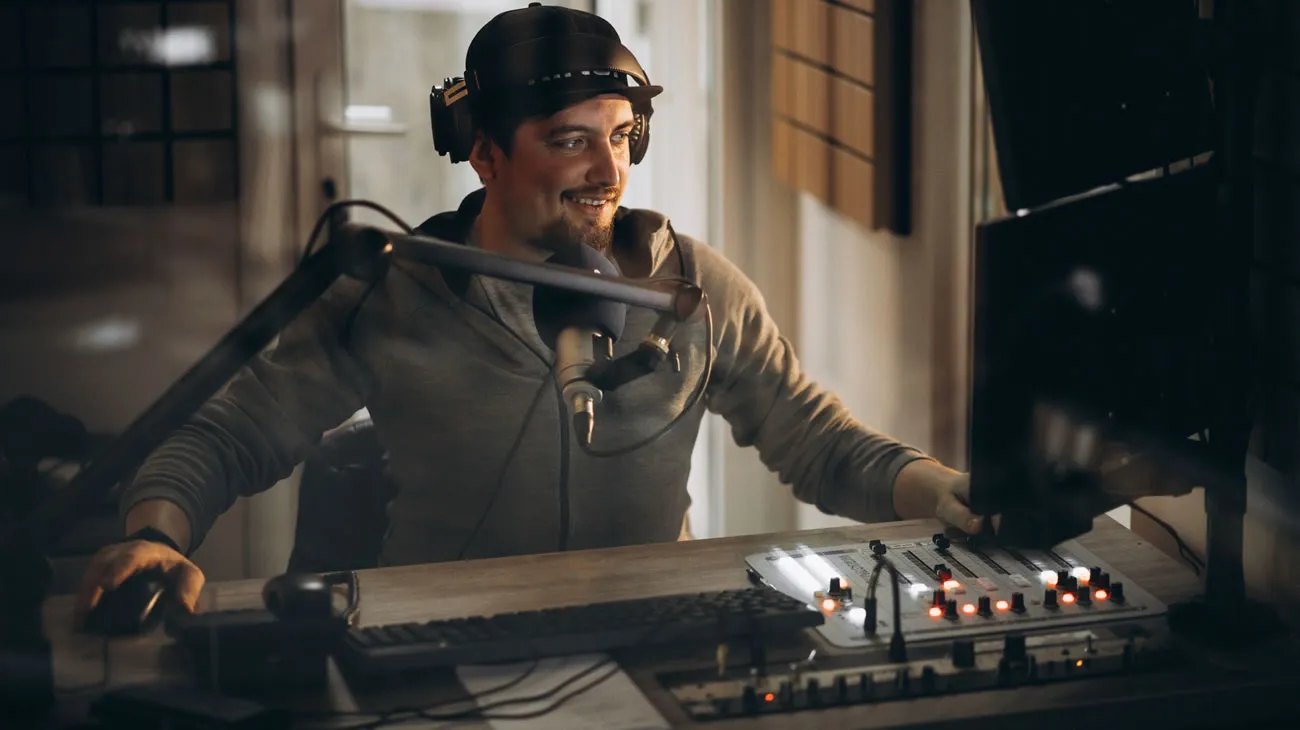 Descubra quais são os dispositivos indispensáveis para iniciar a sua rádio